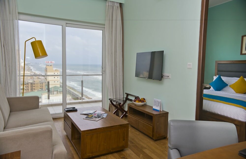 Фото Ocean Edge Suites & Hotel Colombo