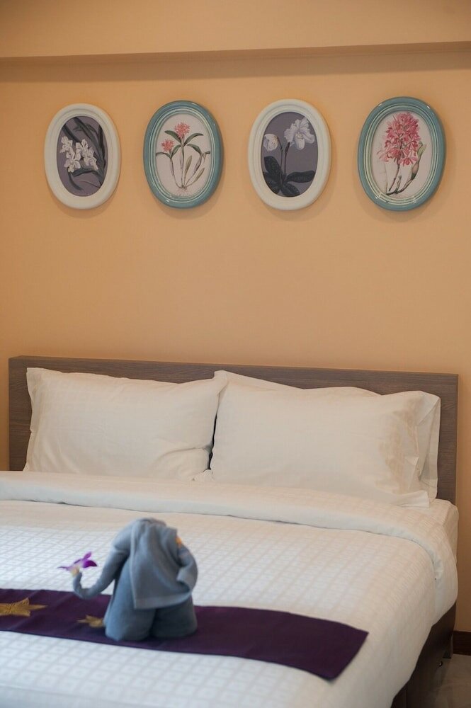 Фото The Moon Night Hotel