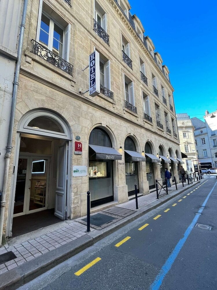 Фото Brit Hotel Des Grands Hommes Bordeaux Centre