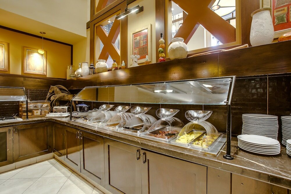 Фото Overton Hotel and Conference Center