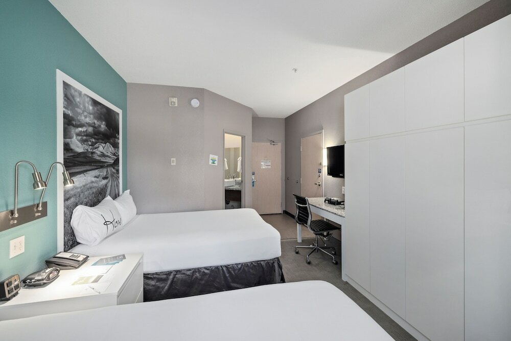 Фото Home Inn Express Medicine Hat