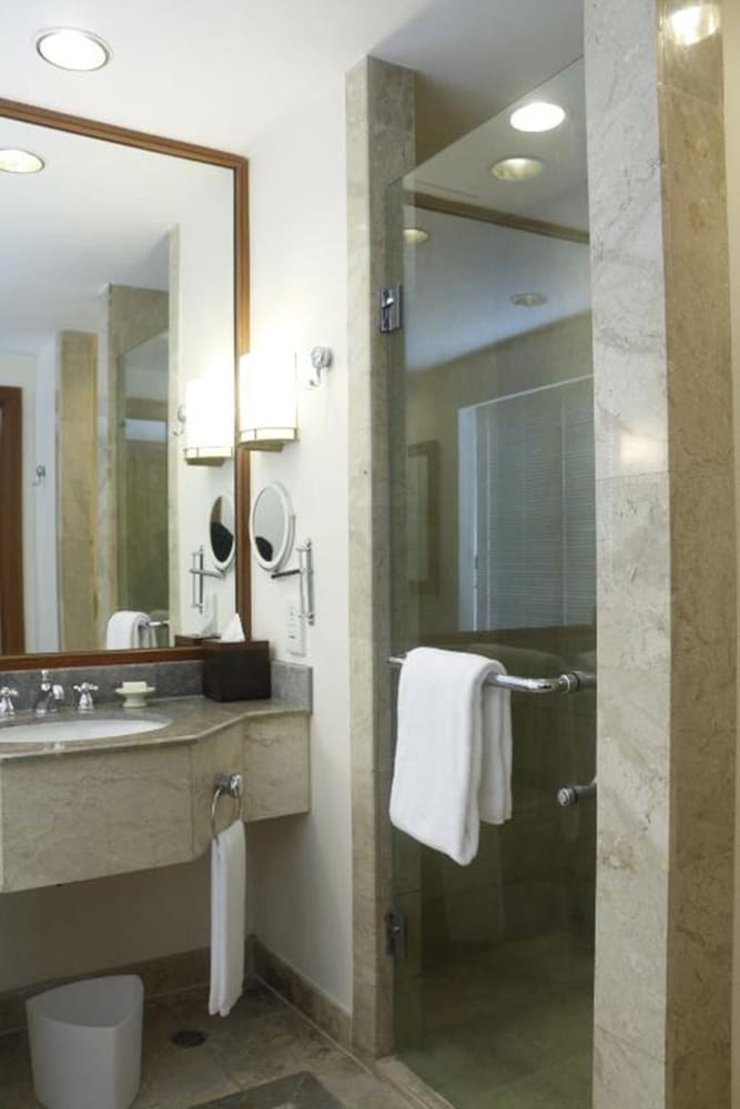 Фото Bumi Surabaya City Resort