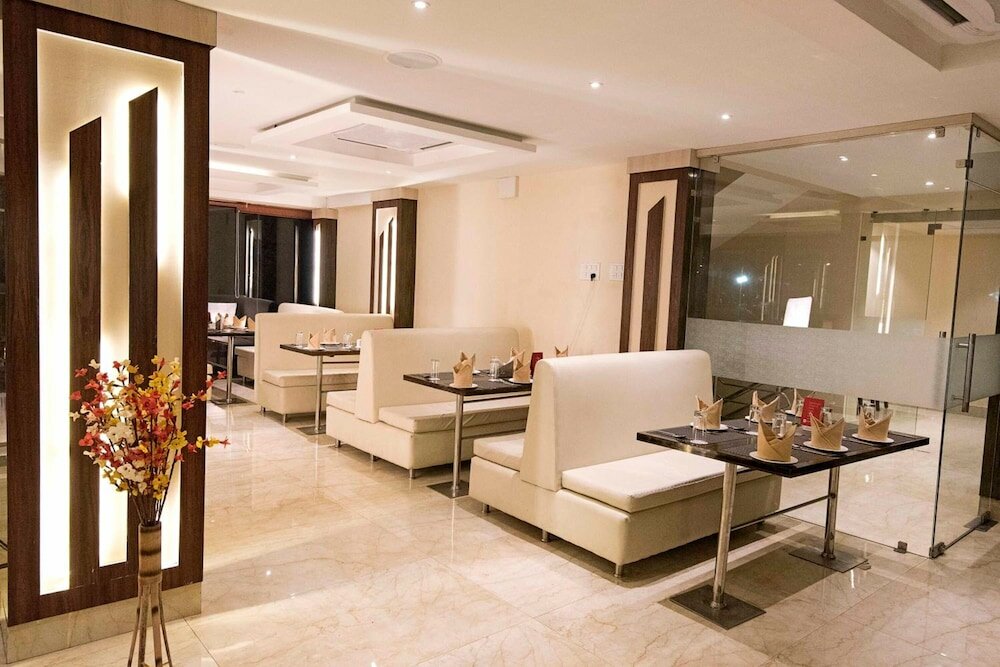 Фото Regenta Inn Larica