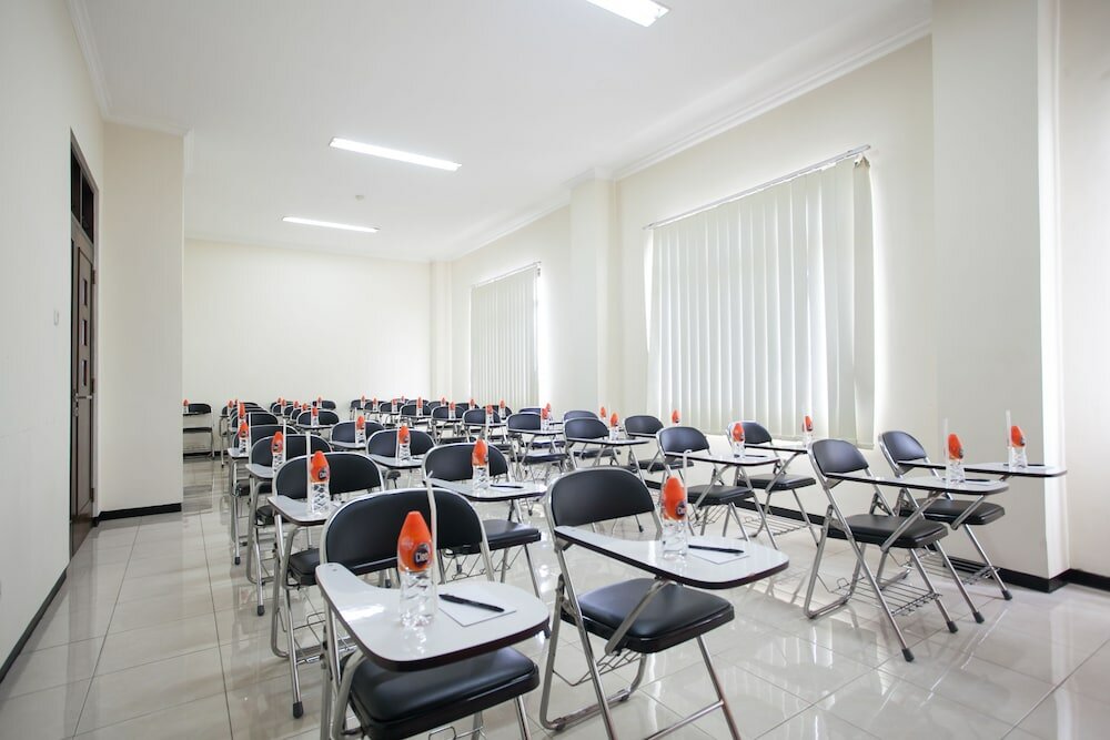 Фото RedDoorz @ Rampal