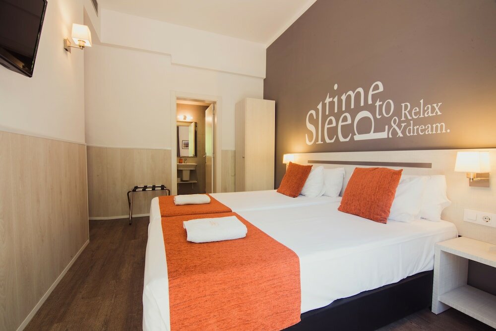 Фото Hostal Live Barcelona