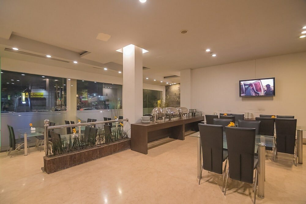 Фото RedDoorz Premium near Paris Van Java Mall