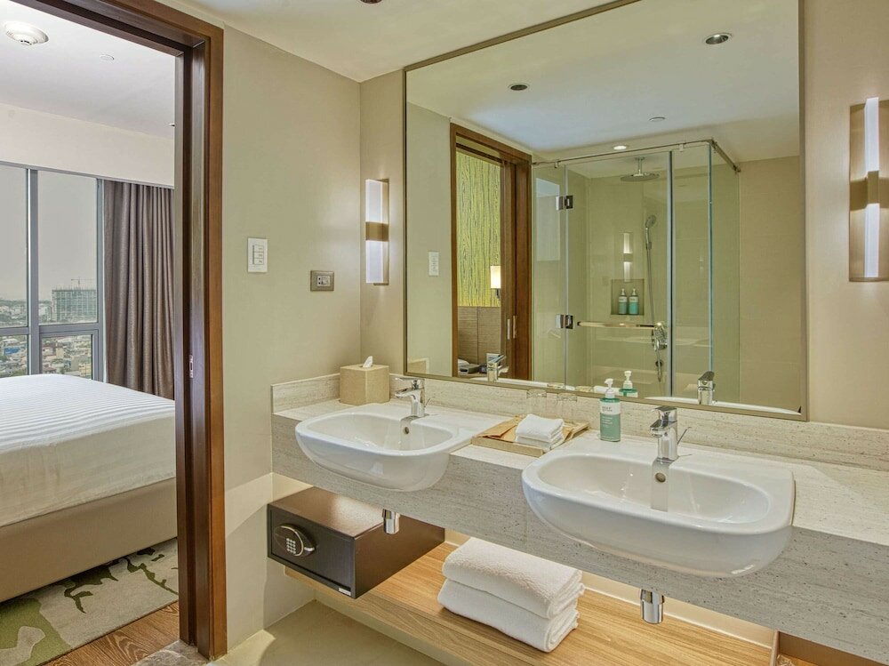 Фото Novotel Suites Manila at Acqua