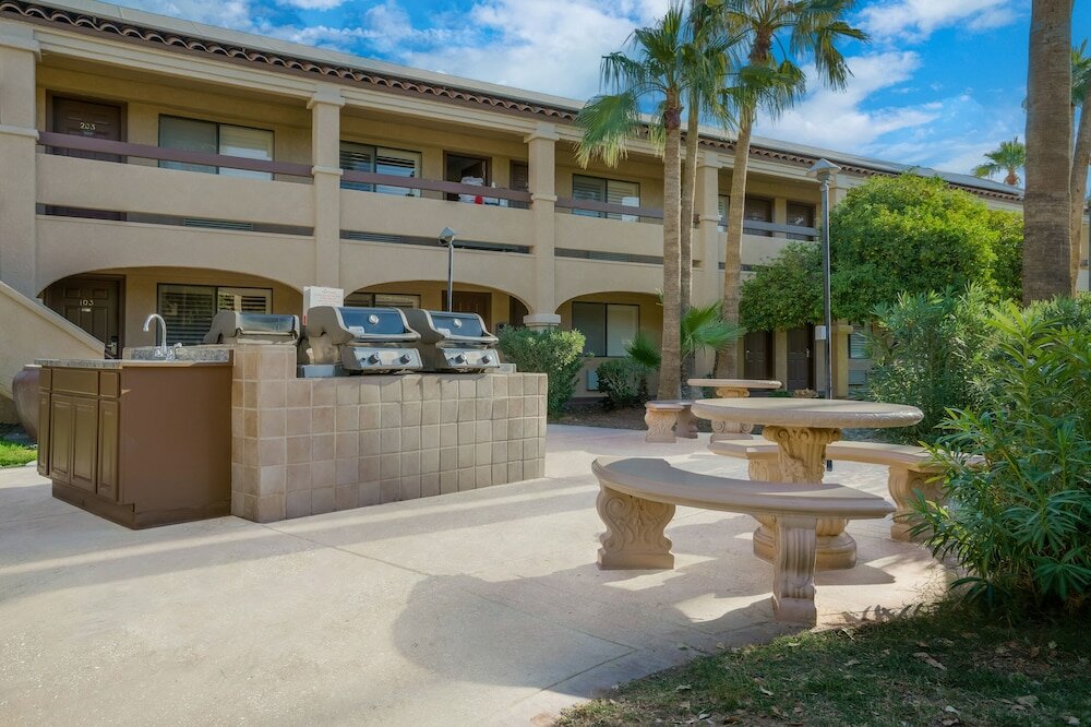 Фото La Fuente Inn & Suites