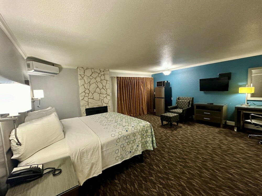 Фото Bonanza Inn & Suites