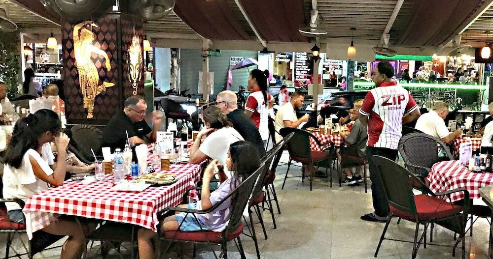 Фото Zip Lounge & Apartments