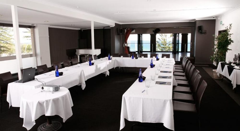 Фото Cottesloe Beach Hotel
