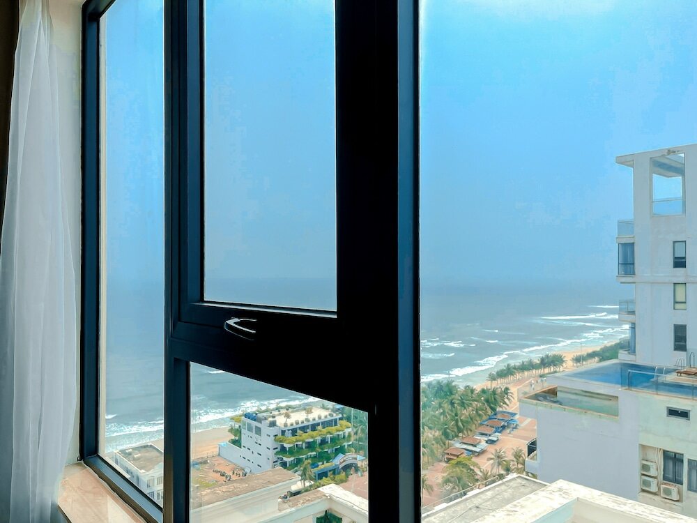 Фото Paris Deli Danang Beach Hotel