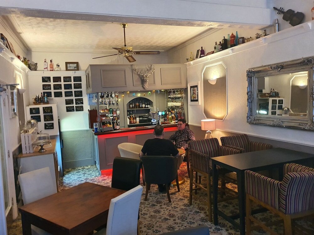 Фото Newholme Hotel