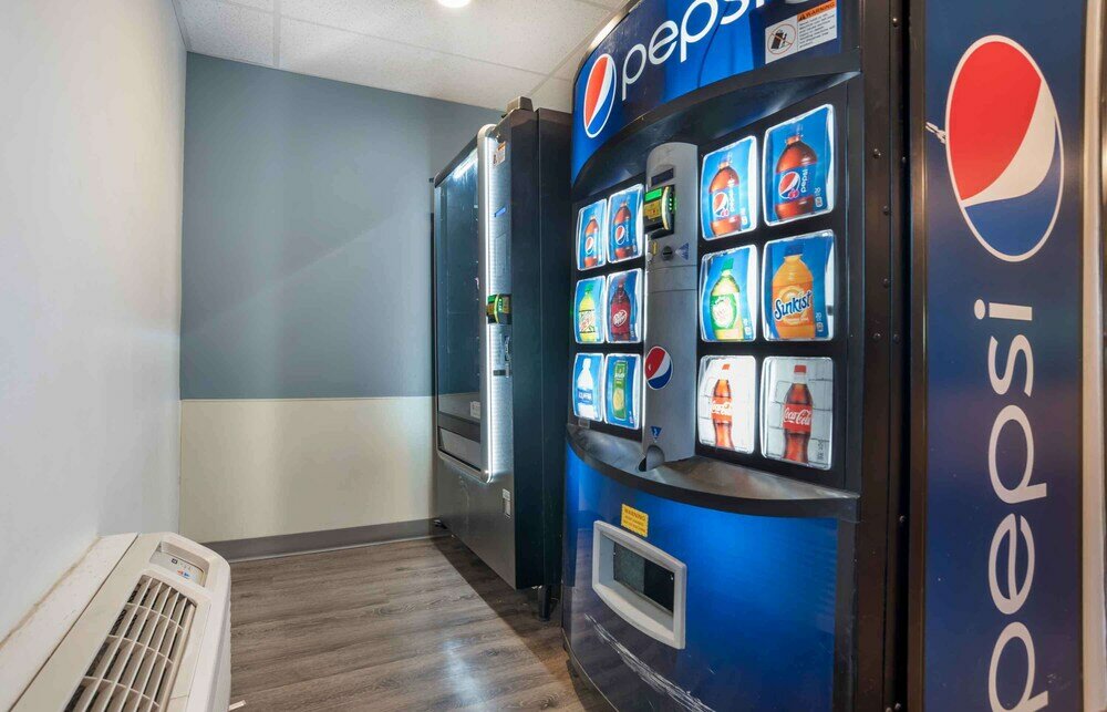 Фото WoodSpring Suites Pensacola Northeast