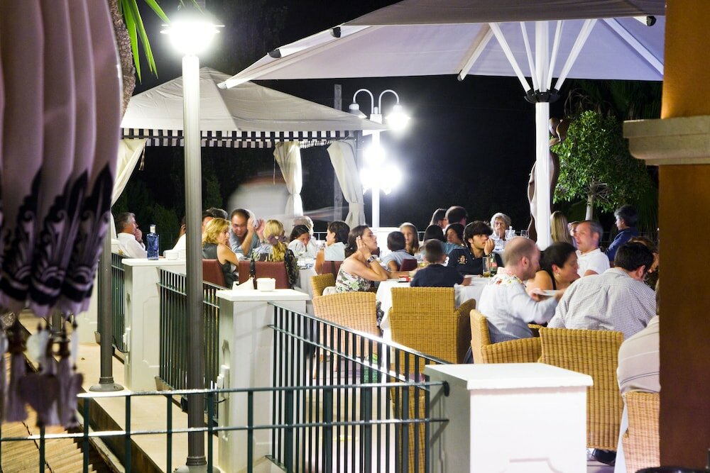 Фото Hotel Les Rotes