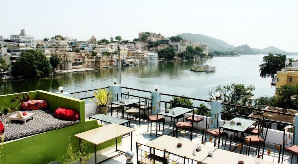 Фото Hotel Hanuman Ghat