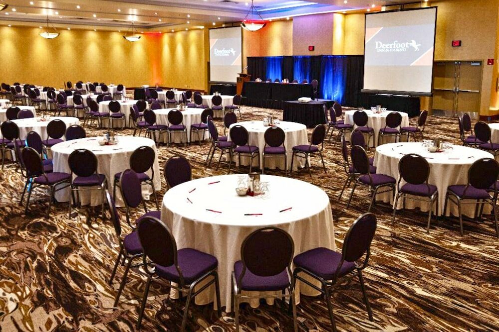 Фото Deerfoot Inn and Casino