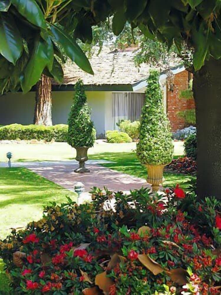 Фото Lamp Liter Inn