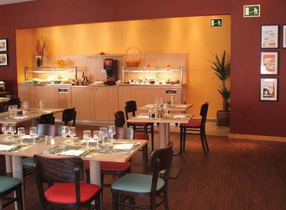 Фото Hotel Campanile Madrid - Alcalá de Henares