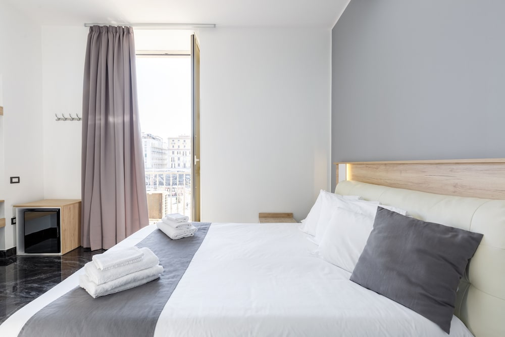 Фото Hotel Bella Napoli Suites