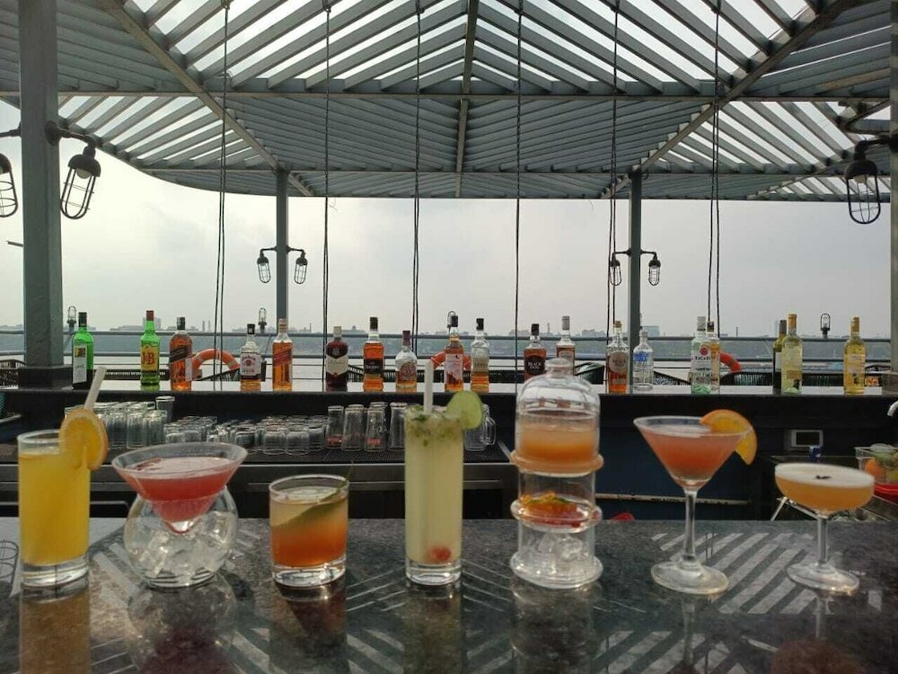 Фото Polo Floatel Kolkata