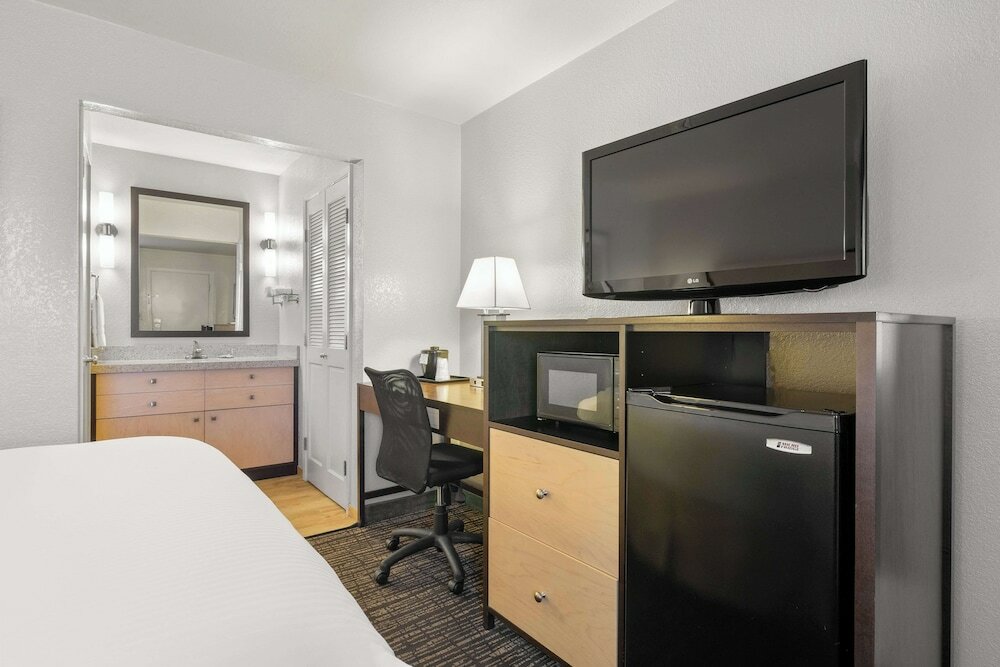 Фото Best Western Petaluma Inn