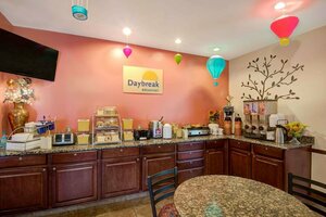 Гостиница Days Inn & Suites by Wyndham Airport Albuquerque