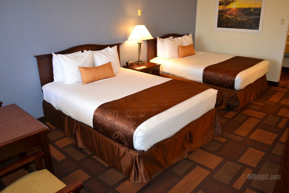 Фото Days Inn & Suites by Wyndham Lodi