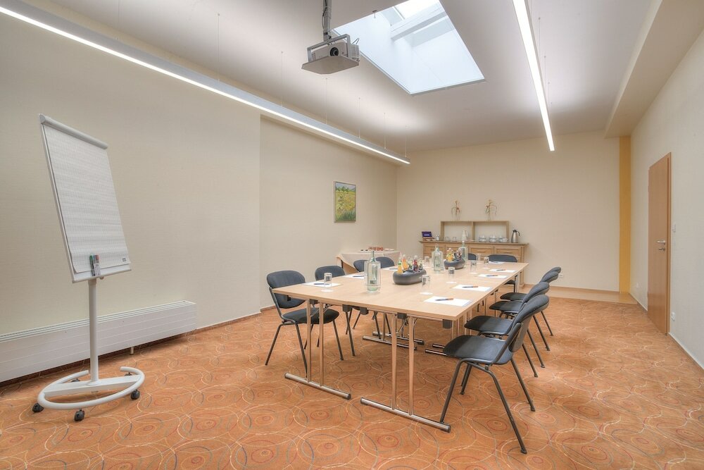 Фото Hotel Kleefelder Hof