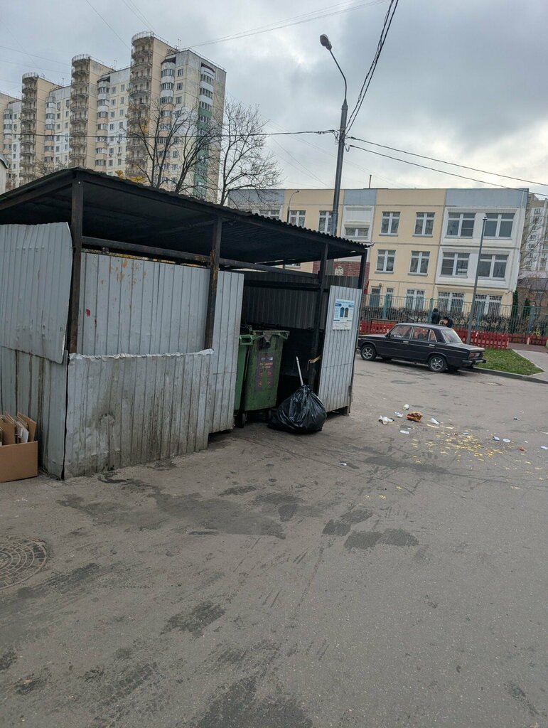 Waste sorting Plastic acceptance point, Moscow, photo