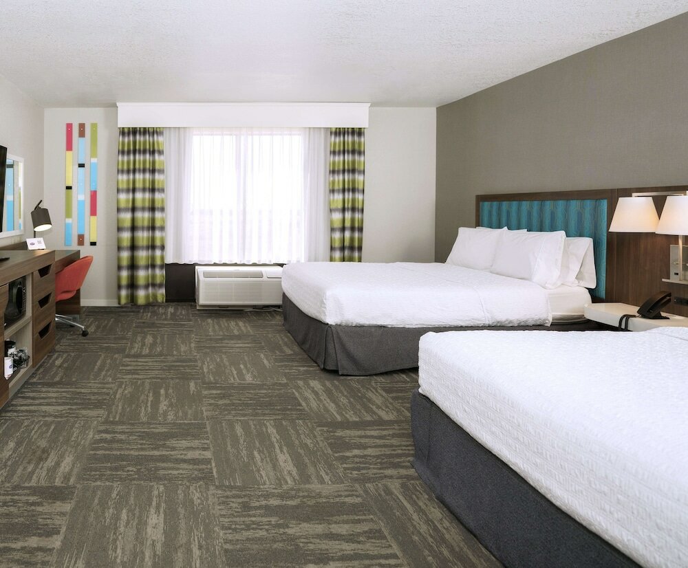 Фото Hampton Inn Hays-North of i 70