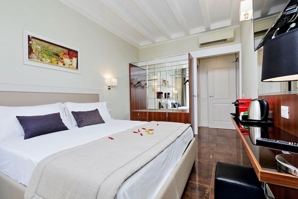 Фото Piazza Venezia Grand Suite