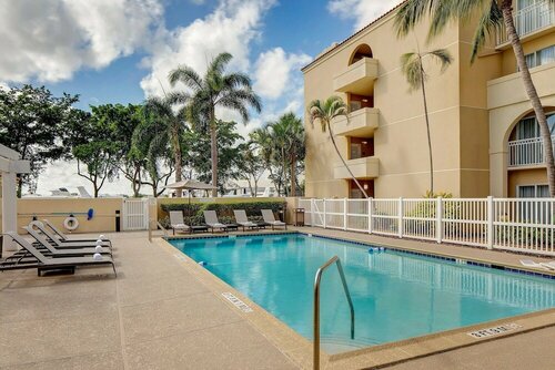 Внешний вид отеля Courtyard by Marriott Fort Lauderdale North/Cypress Creek в Форт-Лодердейле, фото 5