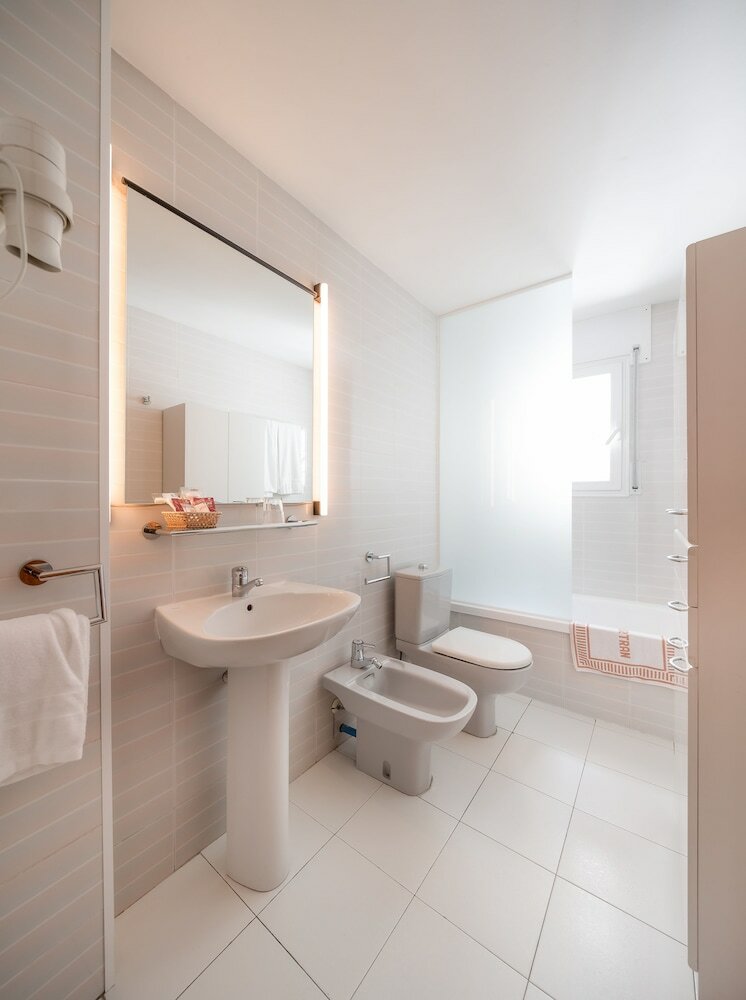 Фото Aparthotel Bertran