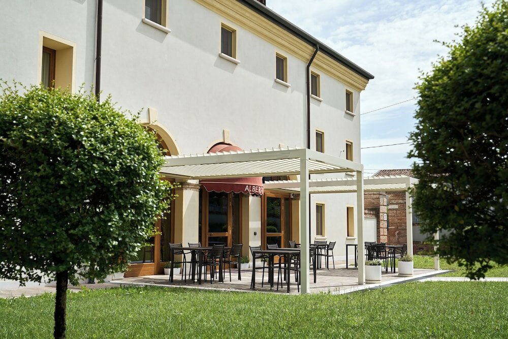 Фото Albergo Antica Corte Marchesini