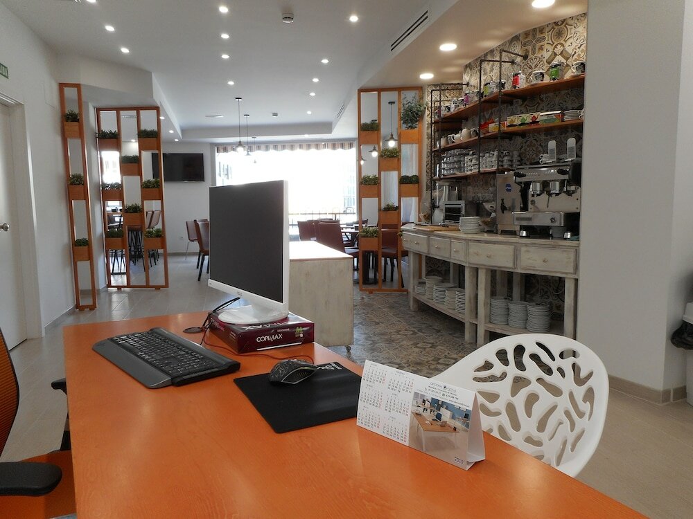 Фото Hostal Gran Vía