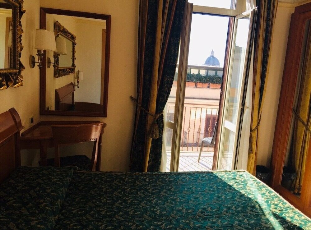 Фото Champagne Palace Hotel