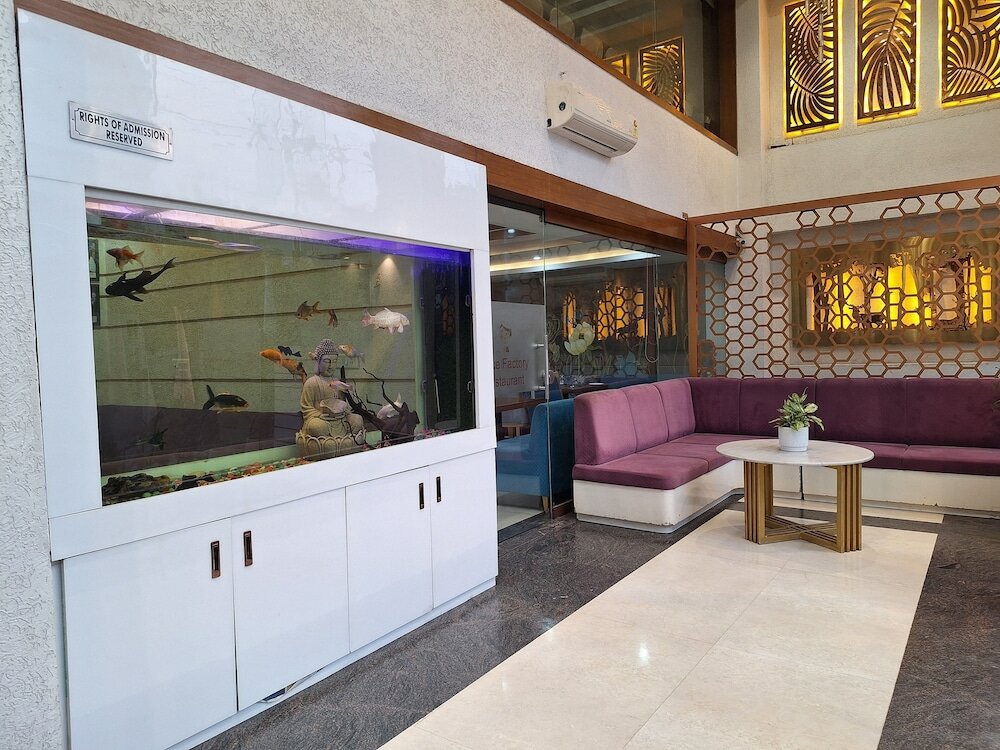 Фото L N Marriott Hotel