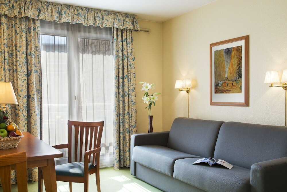 Фото Nice Promenade Residhome Aparthotel