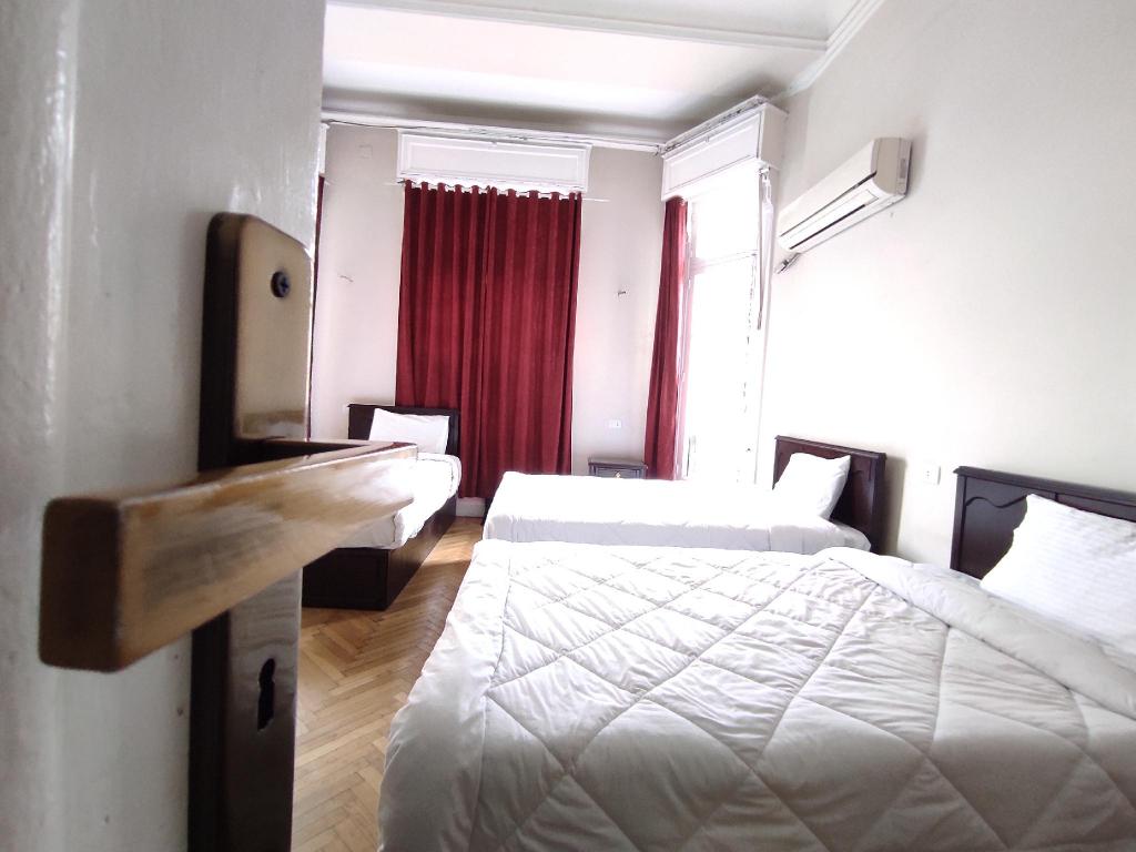 Фото Travelers House Hostel