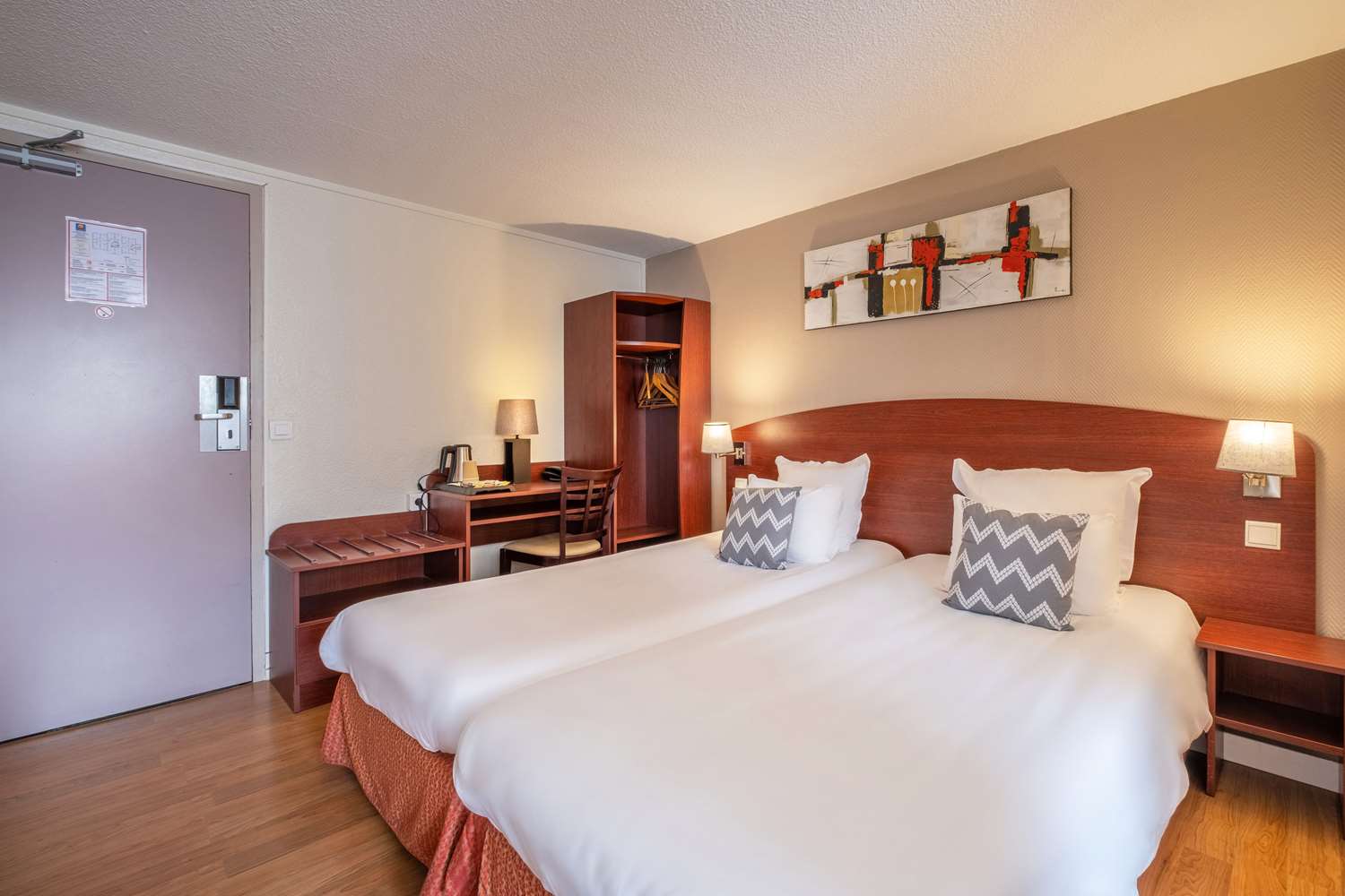 Фото Hôtel des Arcades Cachan