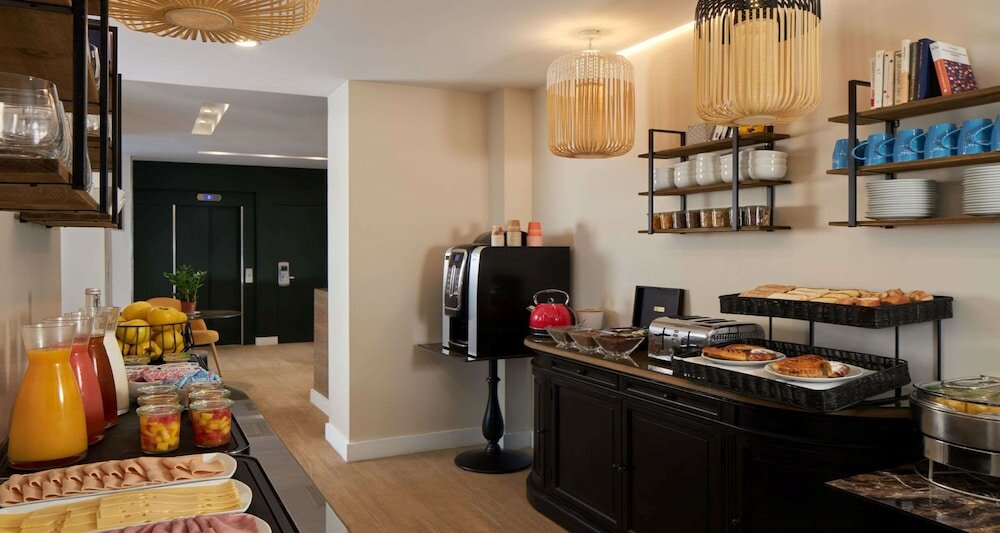 Фото Hotel Apolonia Paris Montmartre Sure Hotel Collection by BW