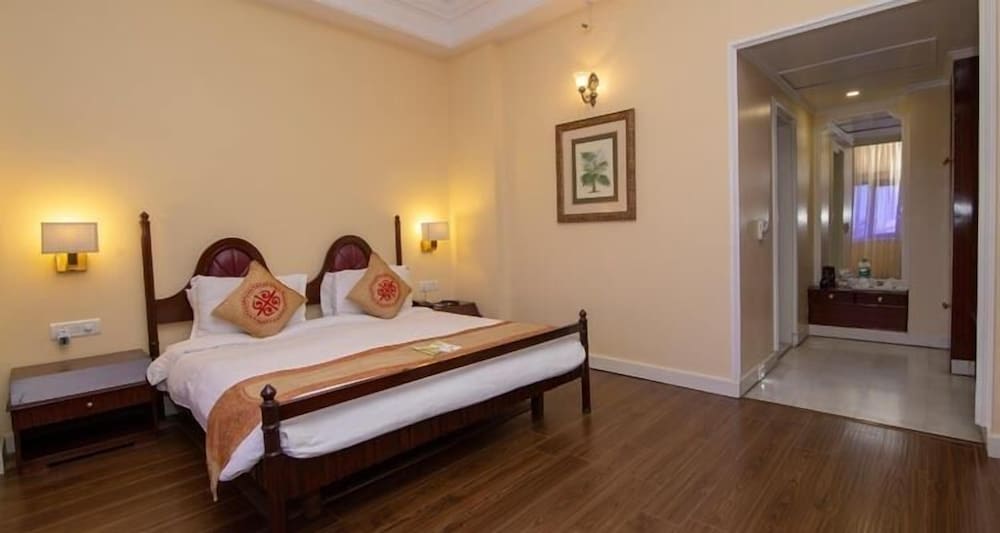 Фото Dynasty Hotel