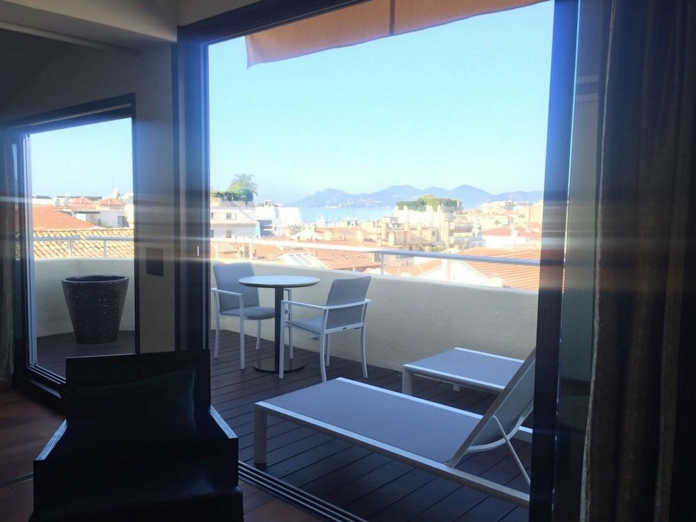 Фото Cannes Centre Univers