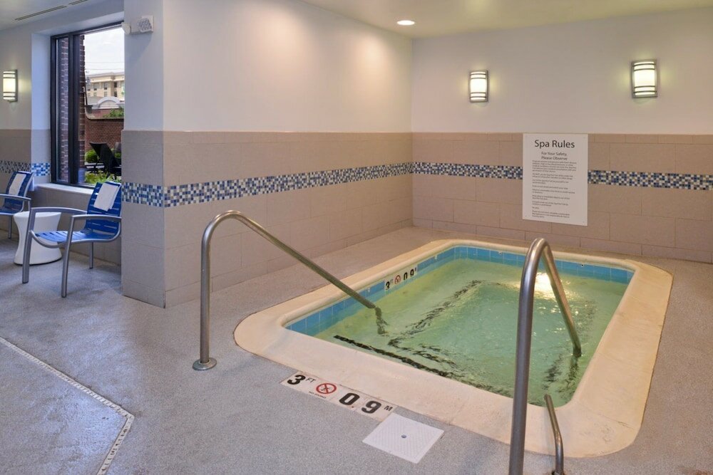 Фото Holiday Inn Express Hotel & Suites Indianapolis Dtn-Conv Ctr, an Ihg Hotel