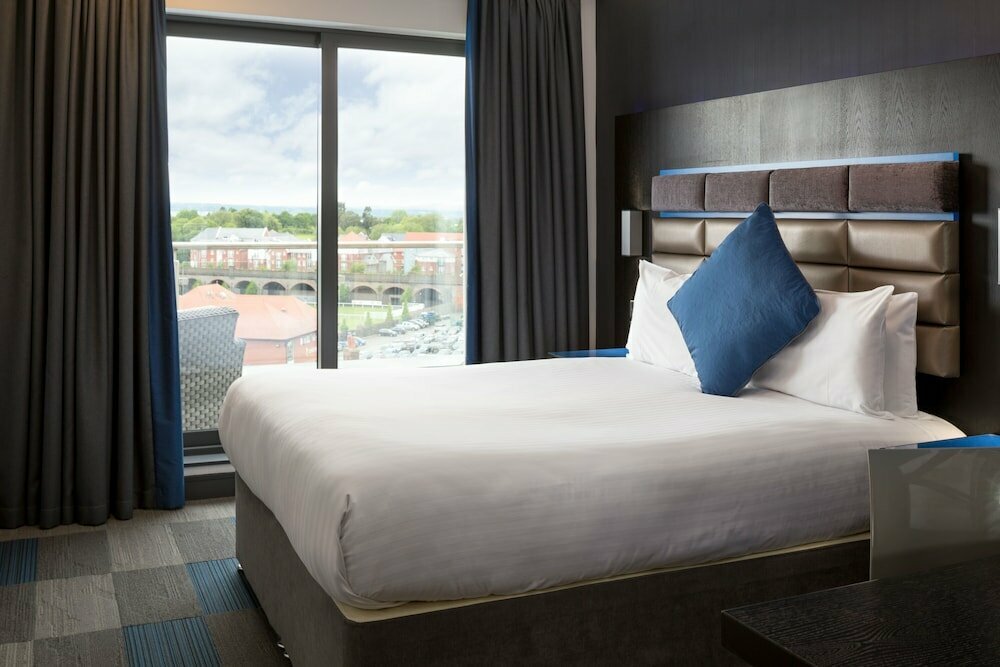 Hotel Roomzzz Chester City, England, photo