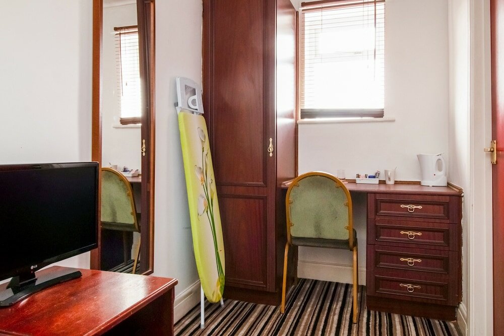 Фото Oyo Flagship Cardiff Central