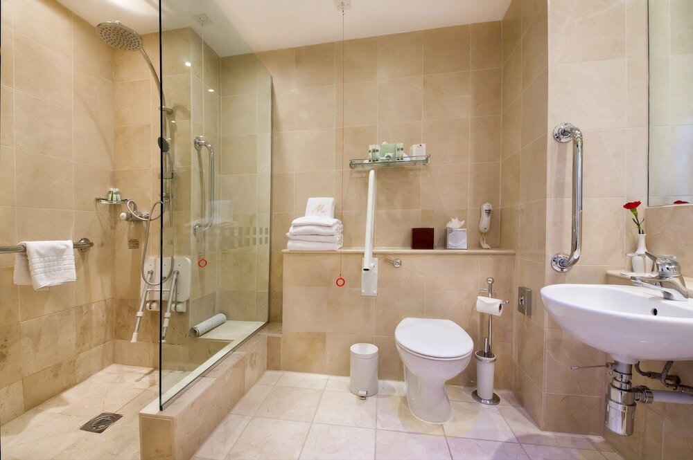 Фото The Montague On The Gardens by Red Carnation Hotel Collection