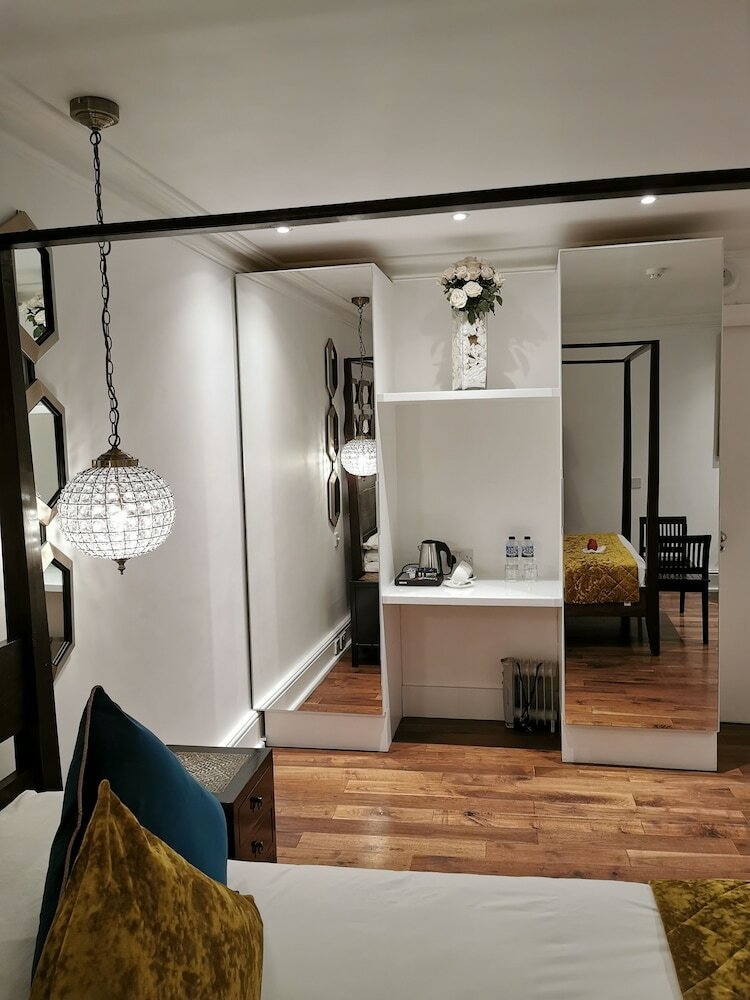 Фото Twenty Nevern Square Hotel