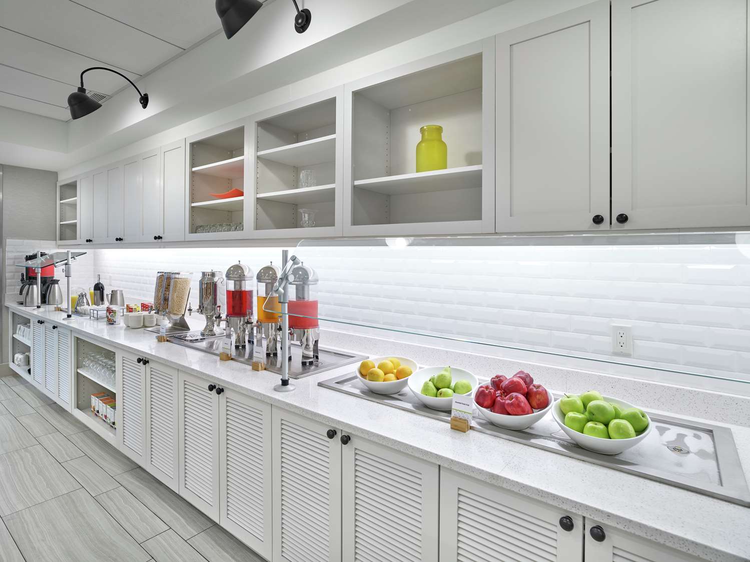 Фото DoubleTree by Hilton Edmonton Downtown